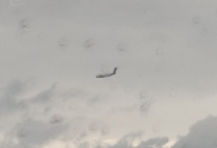 今朝、滋賀県長浜市上空を高度低めで、飛んでる飛行機がありました 爆音で目が覚めたのですが、写真荒目ですがなんの航空機か分かりますか？