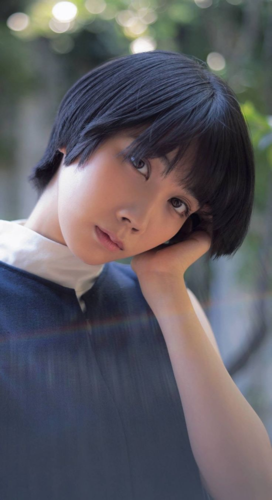 この松本穂香さんの元の画像持ってる方、知ってる方いますか
