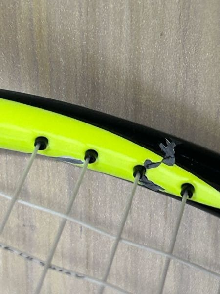 このひびはやばいですか？もう買い換えた方がいいですかね、、ASTROX77です