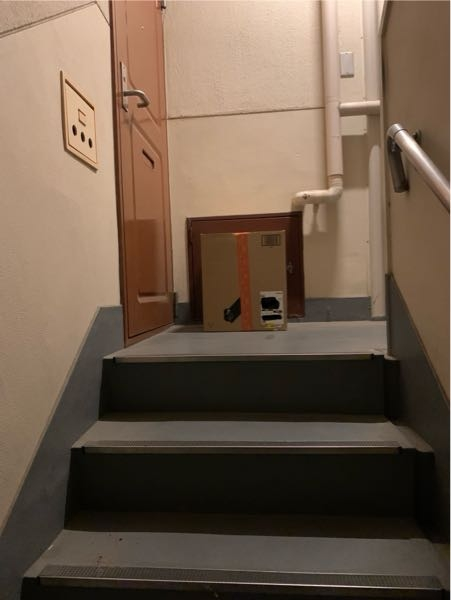 【大至急】 本日Amazonで購入した商品が届きました。 商品は、ハムスターフードと床材です。 当方が帰宅する10分程前にAmazonサイトで配達完了となっていたので、少し変だなと思ってま... 