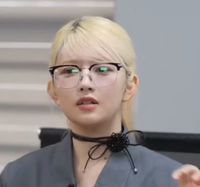 IVE レイちゃんとまったく同じメガネ