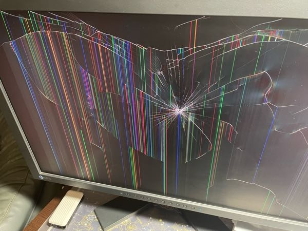 モニターが液晶割れしてしまい親にはまだ言ってません。修理方法や解決