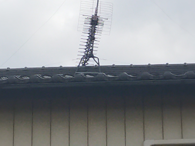 屋根の業者が、家のサンシュウガワラの【一番上の棟の針金が切れたりしていて、補修に五千円】って来たのです 補修して貰うのはいかがなものですかね？ 近所で工事する予定らしくて、親方がウチの屋根を視察したらしい