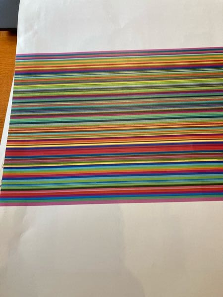 3枚の画像を2枚の紙に両面印刷したら、余った1ページにこんな虹？のようなカラフルな模様が印刷されてしまいます。インクが勿体無いので対処方法あれば教えていただきたいです。 機器:RICOHのレーザ...
