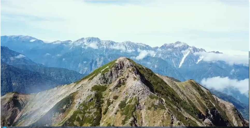 この山の名前を教えて下さい。 BSフジの絶景百名山のオープニングに出てくる山です。