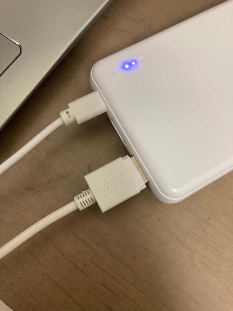 かなり前の話ですが、充電しながらじゃないと使えないスマホが家に1台