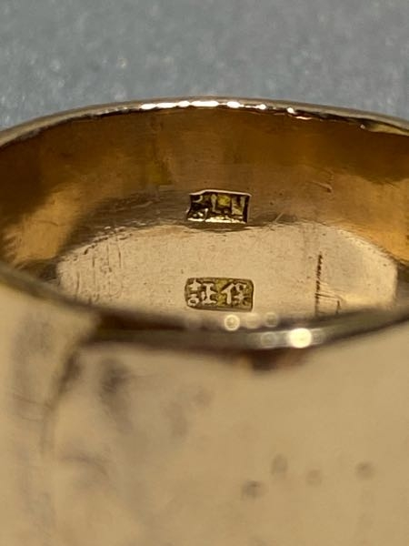 戦前の指輪（刻印） レア品物 戦前の指輪です。この刻印の意味がお分かりになりますか？下段は右読