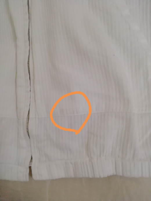 メルカリで記載のない汚れが着いた商品が届きました。皆さんならどう