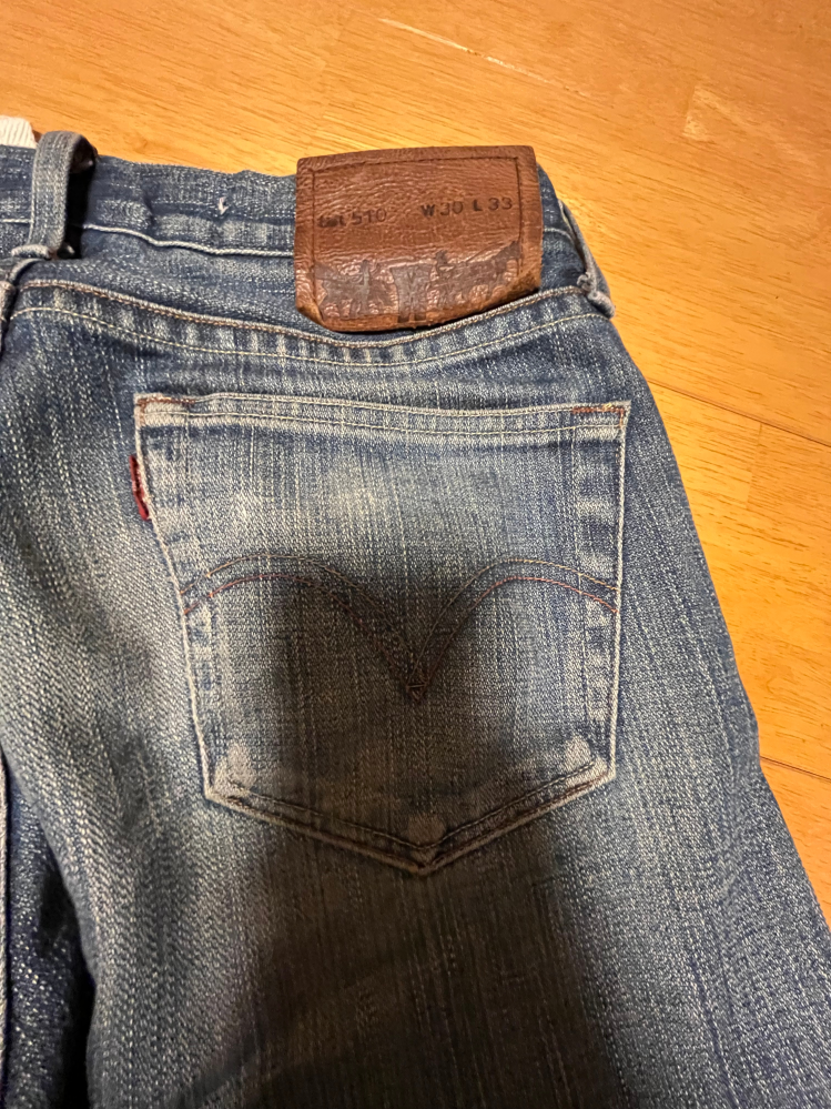 この私の見たことない革パッチのリーバイスの種類、相場知りたいです