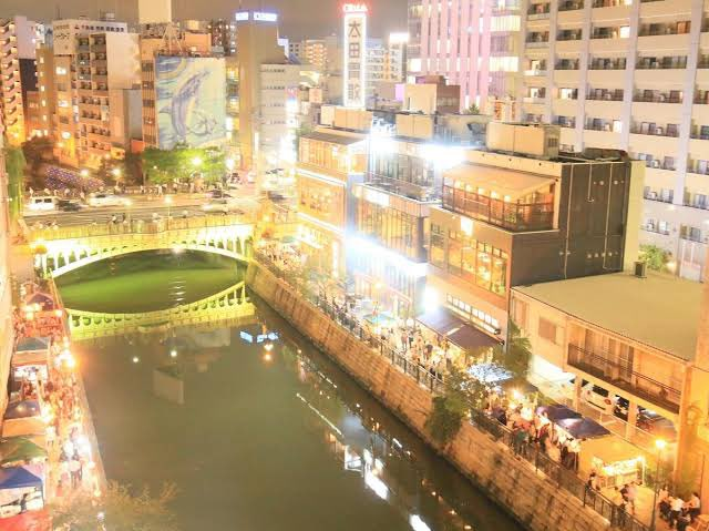 写真は名古屋の納屋橋です。 上からのアングルですがどこから撮影したかわかる方いませんか？