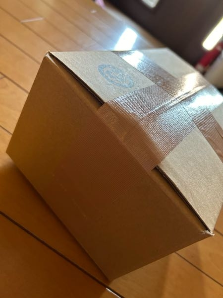 新品未使用になります。保管してあったので段ボールが破れていますが傷はありません。 メルカリで、こんなふうに段ボール膨らんだ状態で届いたら嫌ですか