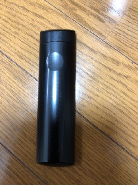 テレビのリモコンですが、電池カバーの開け方を教えてください。電池
