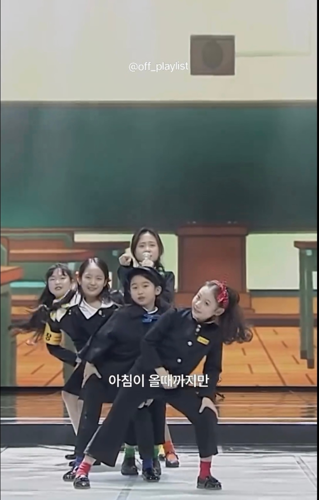 これはなんのグループですか？韓国のグループですか？可愛いですね。 この子達が歌っていた曲名も教えてください。