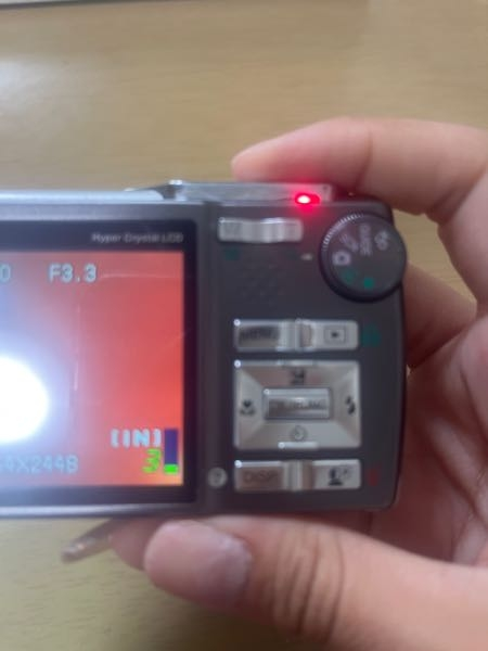 olympusμ830を購入したのですが、数枚取るとここがすぐ赤 - Yahoo