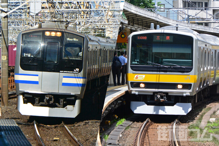 この写真は総武線の快速と各駅停車の車両の画像何ですが総武線って千葉の路線なのに左の車両は神奈川の電車、右は東京の電車と俺は思ってます。 両者とも横須賀線と中央線から直通してきているのでそんなイメージ付いたんだと思いますが皆さんは俺の意見についてどう思いますか？