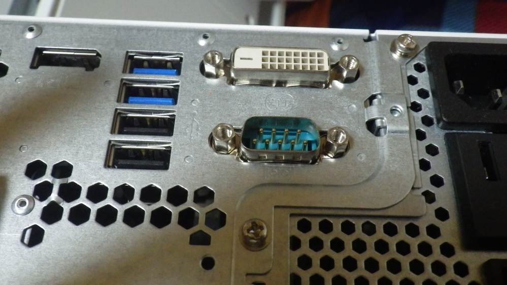 富士通の古いデスクトップパソコン（2016年製）なんですが、写真の端子は何に使うんですか？ あと名称も解ればい願いします。