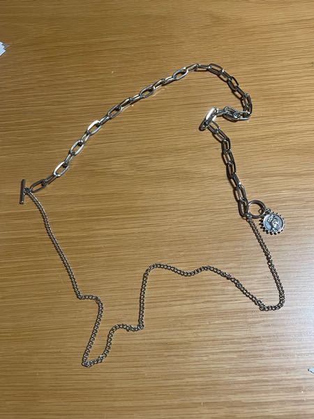 このネックレスの付け方を教えてください(>人<;)昔買って久々
