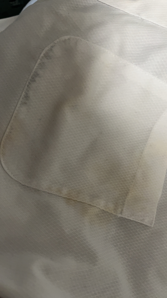 緊急です。洗濯する前は何もなかったのに洗濯終わったら茶色になった