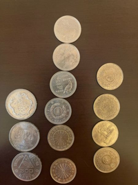 写真の記念硬貨を銀行で交換するか買取して貰うか考えているのですが皆さんならどうしますか？ 