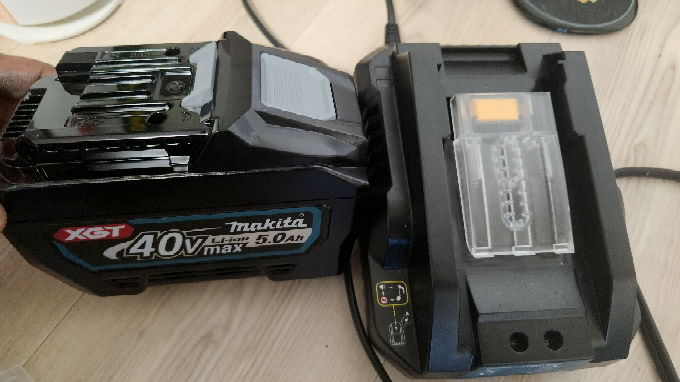 マキタバッテリーについて40vの5ahを購入したのですが18vの充電