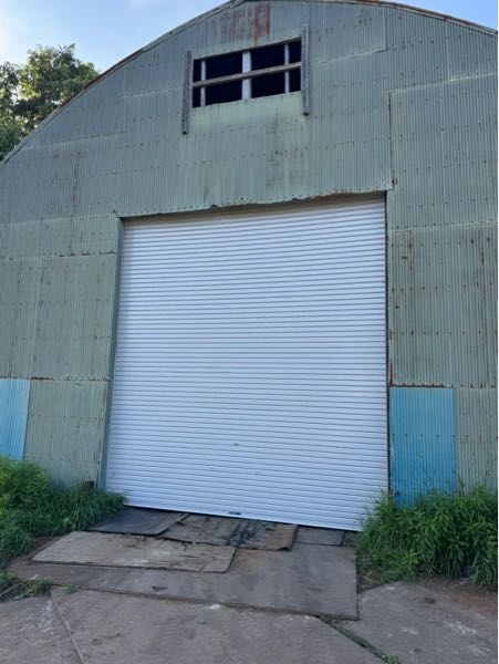 倉庫のシャッターの交換費用について先日、この写真のシャッターの下 