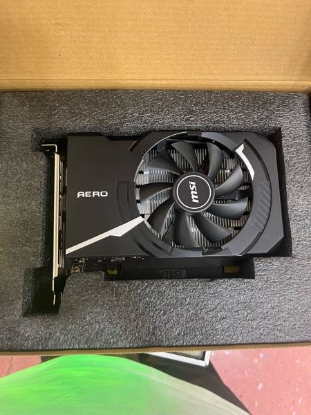 補助電源6ピンのあるgtx1650は補助電源を刺さずに、マザーボ