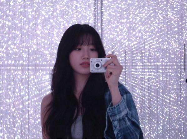 宮脇咲良のデジカメどこのかわかる方いらっしゃいますか？ - カシオEXI