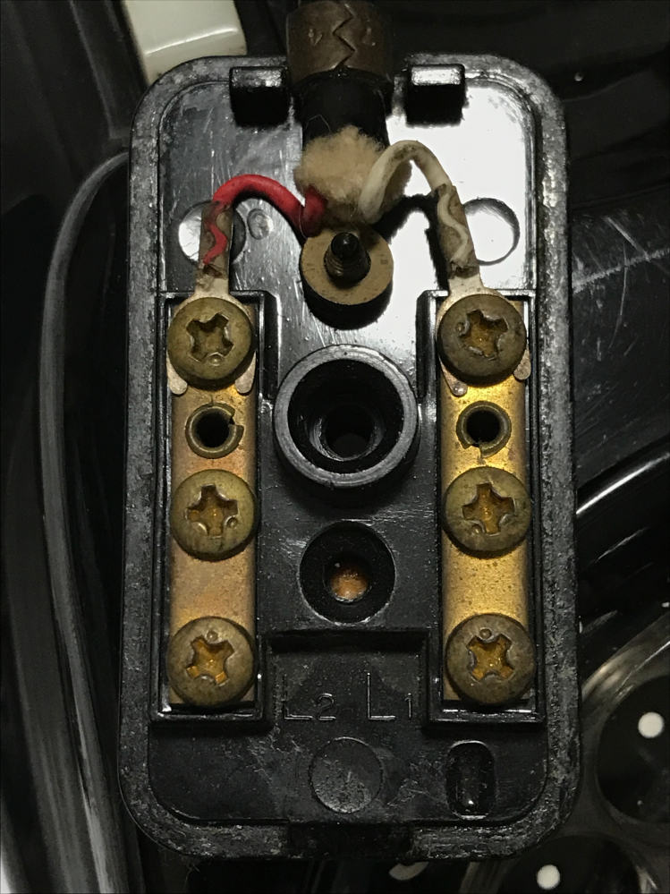黒電話の端子について質問です。写真のようになっているのですが