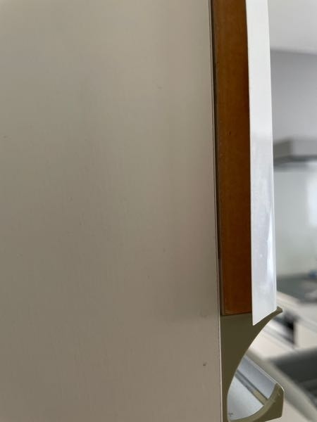 食器棚の表面が剥がれてしまいました。何でくっつけれそうですか？強力 