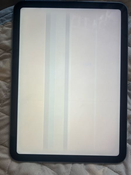 朝起きたらipadの画面が真っ白になって動かなくなってしまったのですが