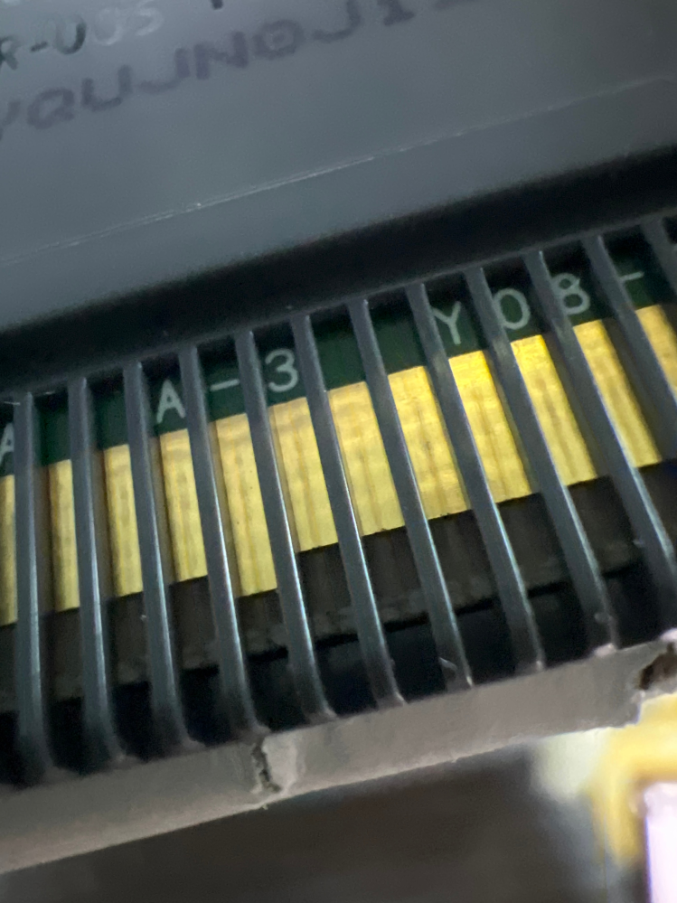 DSソフトの下の基盤部分の上に乗っかってる黒い線？みたいな