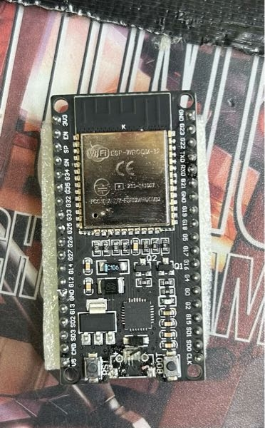 esp 32 wroomを使っていたのですが、micro usbの部分がもげてしまいました。 まだ書き込んだりして使いたいので、usbのどこのピンとespのどこのピンが対応しているかを教えてください また、他に書き込む方法があればそれも教えてください 購入リンクは以下です。 https://amzn.asia/d/fC9NJ90