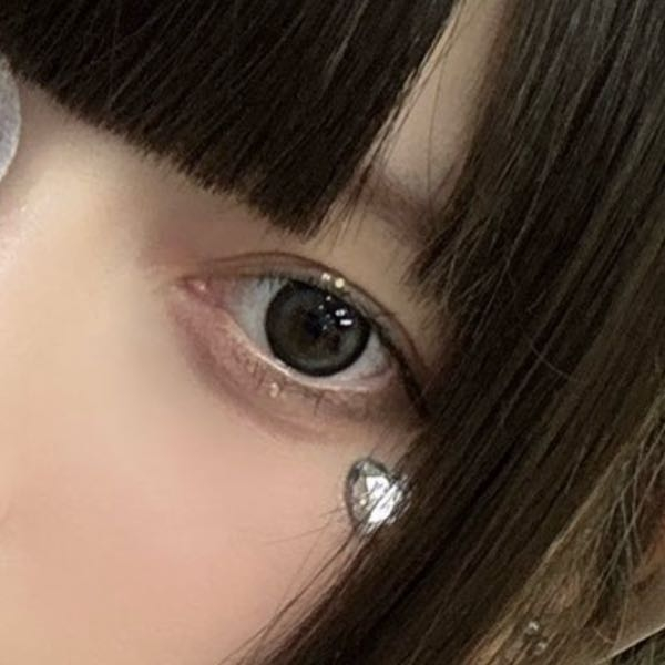 このカラコンどこのカラコンかわかる方いませんか？教えてほしいです 