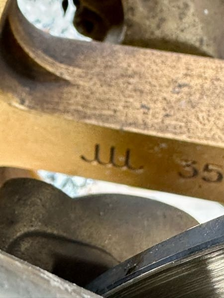 バイクの社外ホイールです。一応JWLらしきマークの刻印はあります