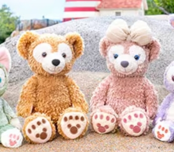 ダッフィーのお仲間のシェリーメイの色、何色に見えますか