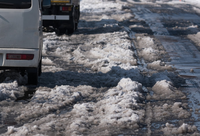 スタッドレスタイヤは雨に弱いとされてますが、雪解けの路面も苦手なのでしょうか？ 