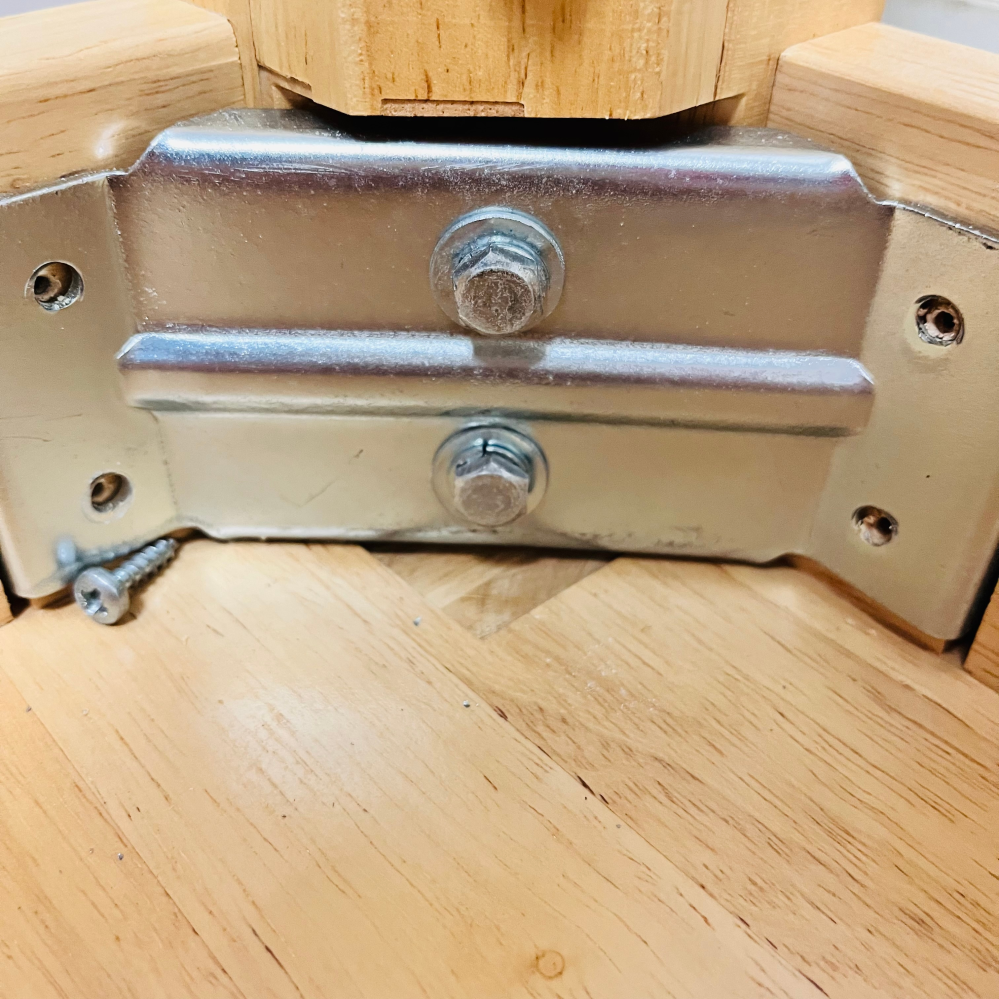 IKEAのダイニングテーブルについて質問です。解体したいのですが、画像 