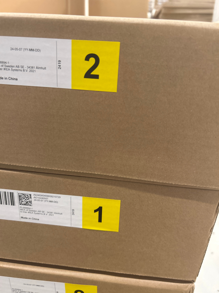 至急回答お願いします！！！！ IKEAにいるのですが棚を買いたくてこの1、2って書いてあるやつどっちも買えばいいってことですか？