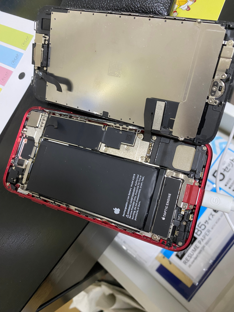 iPhoneを修理しているのですが、上のケーブルが断線しており、新たに