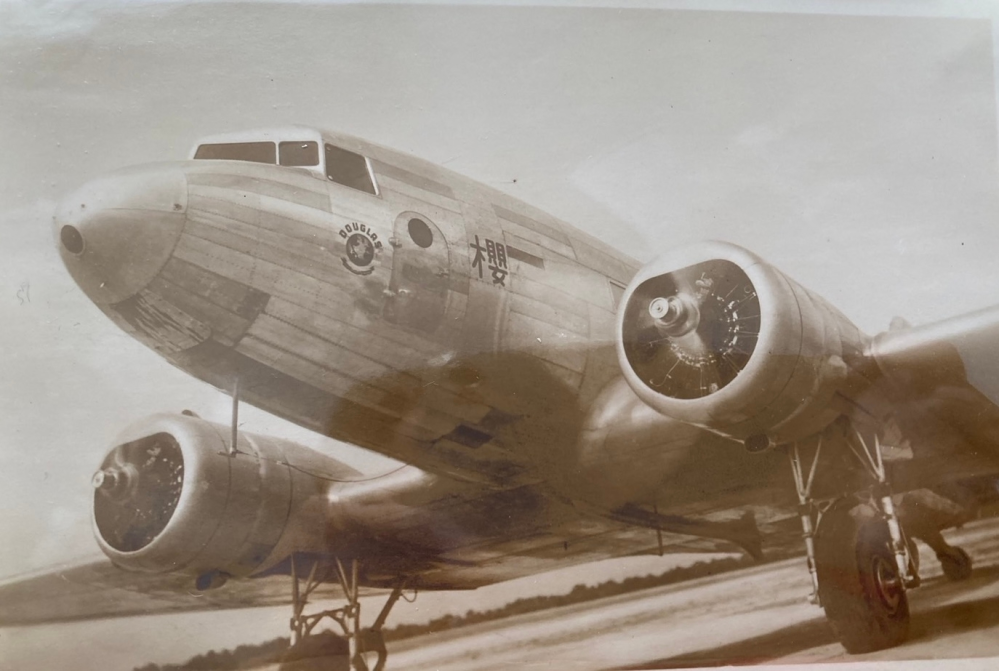 ダグラスDC-3 ルフトハンザ旅客機 この飛行機はなんの飛行機ですか？恐らくDC-3と言うアメリカの旅