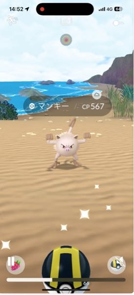 横浜スタジアムが砂浜バイオームになっている…？ポケモンGOのバイオーム判定について。 昨日横浜スタジアムに行ったのですが、スタジアム内部側がなぜか砂浜判定になっていました。 画像はマンキーのコミニュティディです。 浜スタだからでしょうかね。 ここでウミディグダを捕まえたという方いらっしゃいますでしょうか？