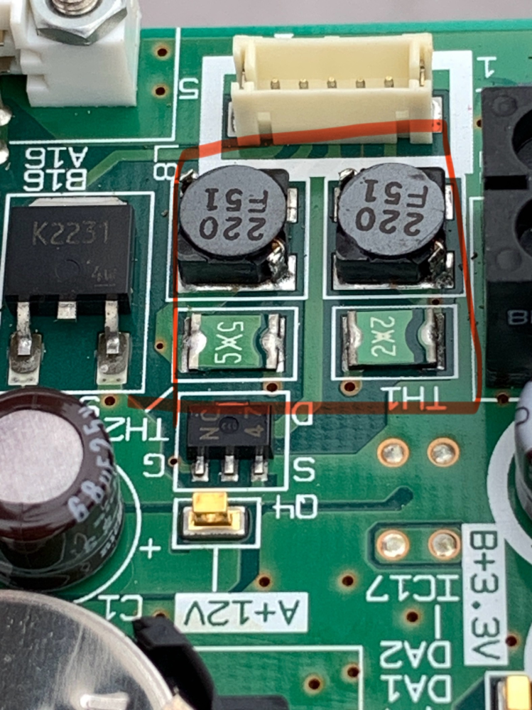 この部品の名称と役割って何かわかりますか？ 上段 220F51 丸いやつ 下段 5X5、2X2みたいな文字の四角いやつ