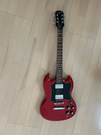 ギターの品番？についての質問です。
このギターは本当にEpiphoneの物であるのかと、なんという名前のギターなのかを教えて下さい。 どういう情報を送ればわかるのかがわからないので、必要な情報を言って貰えると、送らせて頂きます。