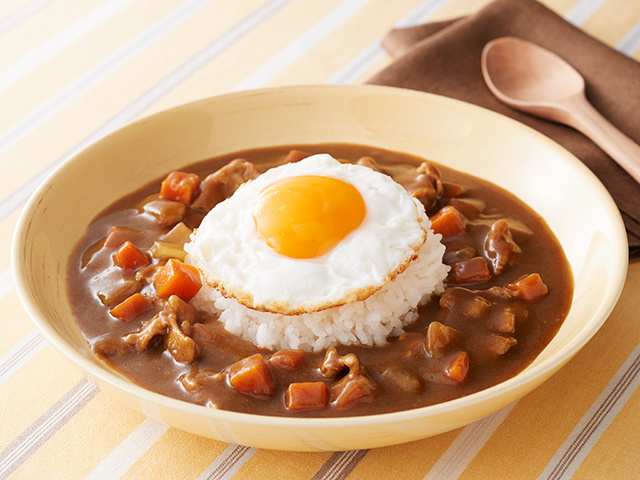 おはようございます 皆さんは これはありですか？？ 目玉焼きカレーです！！