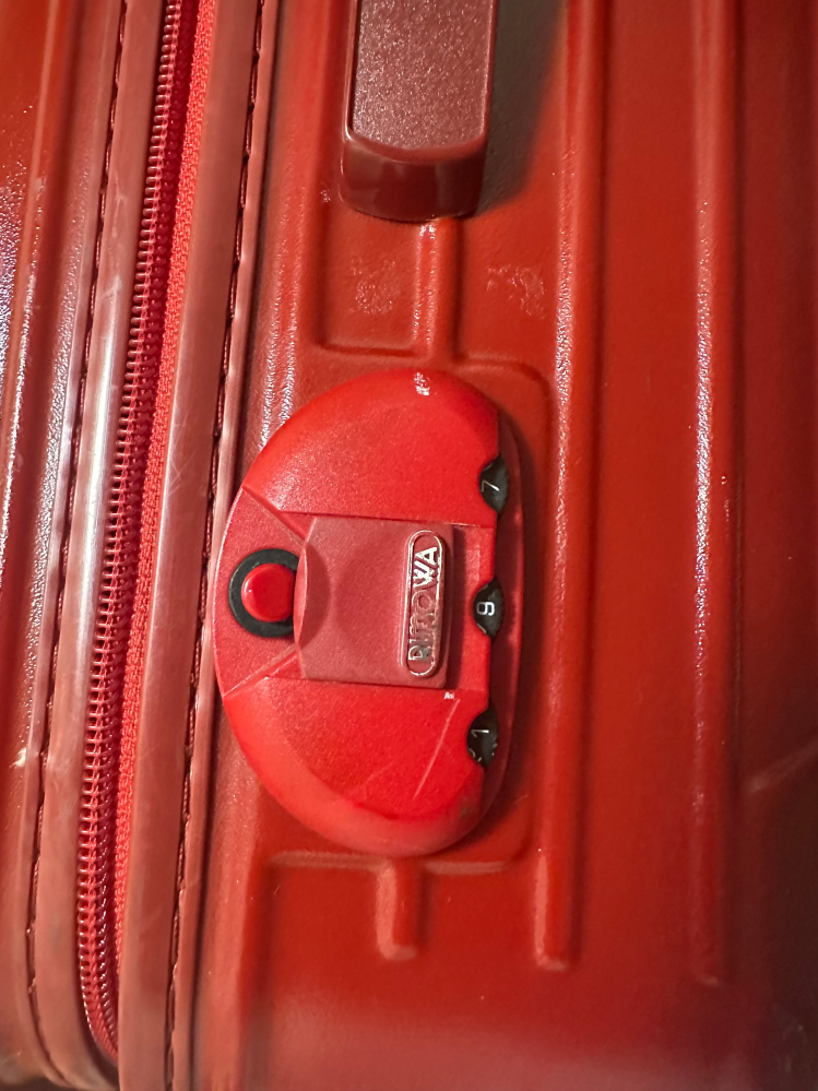 RIMOWAのスーツケースの鍵番号のリセット方法を教えてください