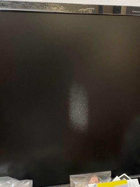 テレビ画面に白い何かが…写真を添付しておきます。昨日までなかった 
