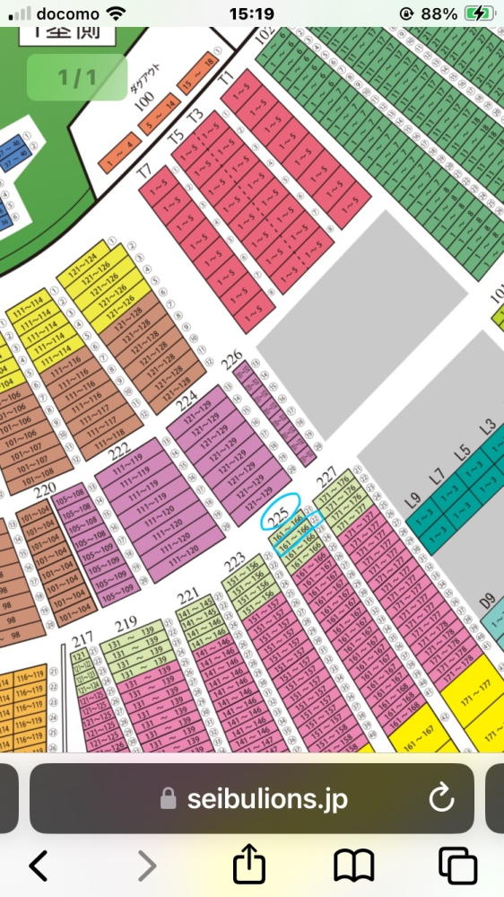 初めてベルーナドームにライブを見に行くのですが座席を確認したところ「1塁側ネット裏 225ブロック カウンターシート 22列166番」と書かれていました。 確認したところ画像の印をつけてる所っぽいのですがここの席で合ってるでしょうか？可能であればどのような感じで見えるのかも知っていらっしゃれば教えていただきたいです(ライブは双眼鏡使用可能です！) また、私は北海道から遠征します。羽田空港からベルーナドームに向かうのですがアドバイスとかあれば教えていただけたら嬉しいですお願いします！