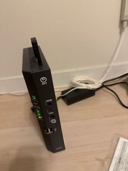 4日前ほどにWiFiの機械などが届いて今日から開通予定なのですが、WiFiのSSID？と言うのが出てきません。 詳しい方教えて頂きたいです。