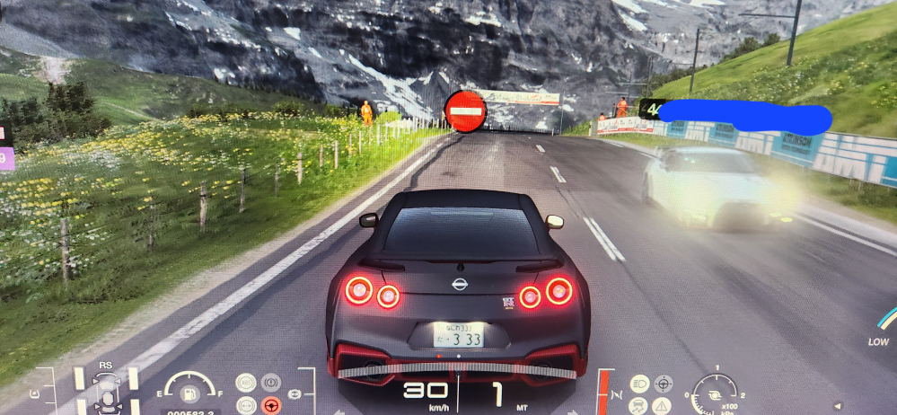 GT7 グランツーリスモ7にてアクセルをベタ踏みしても速度が上がらないのは何故ですか？