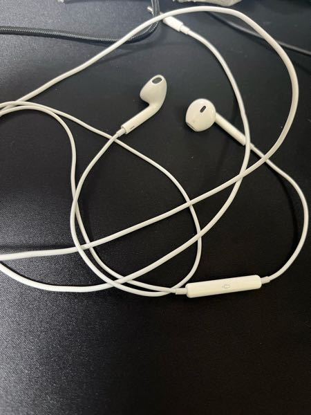 iPhoneの純正イヤホンってマイクついてないんですか？パソコンにこの